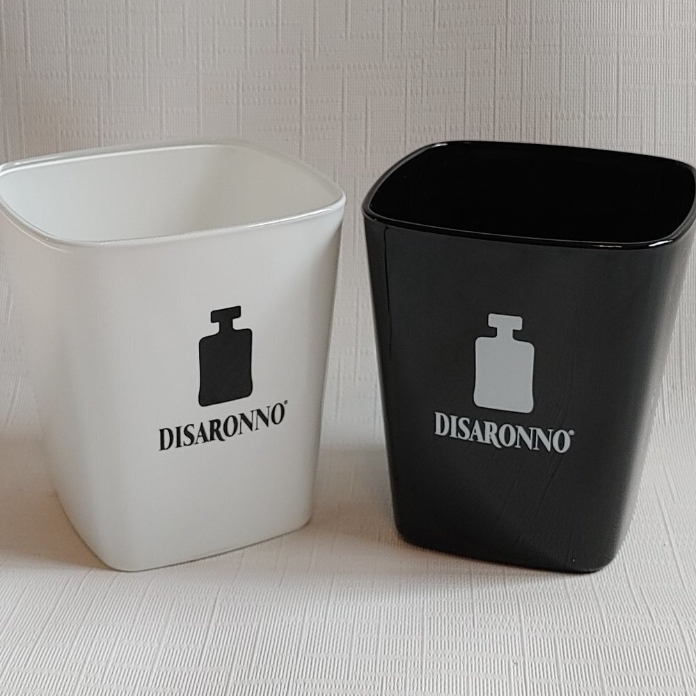 ATTRACTIVE Disaronno Black And White Square Drinking Glasses Liqueur Liquer